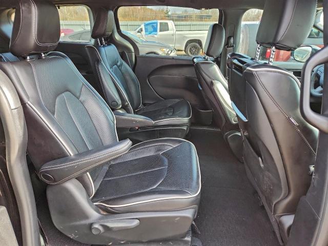 Chrysler Pacifica Hybrid Limited Image 2