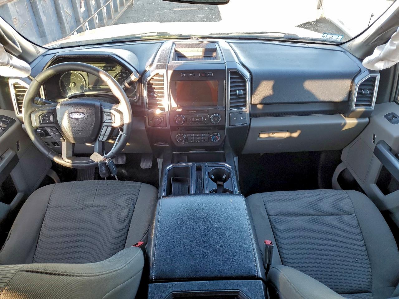 Ford F-150 Super Cab Image 11