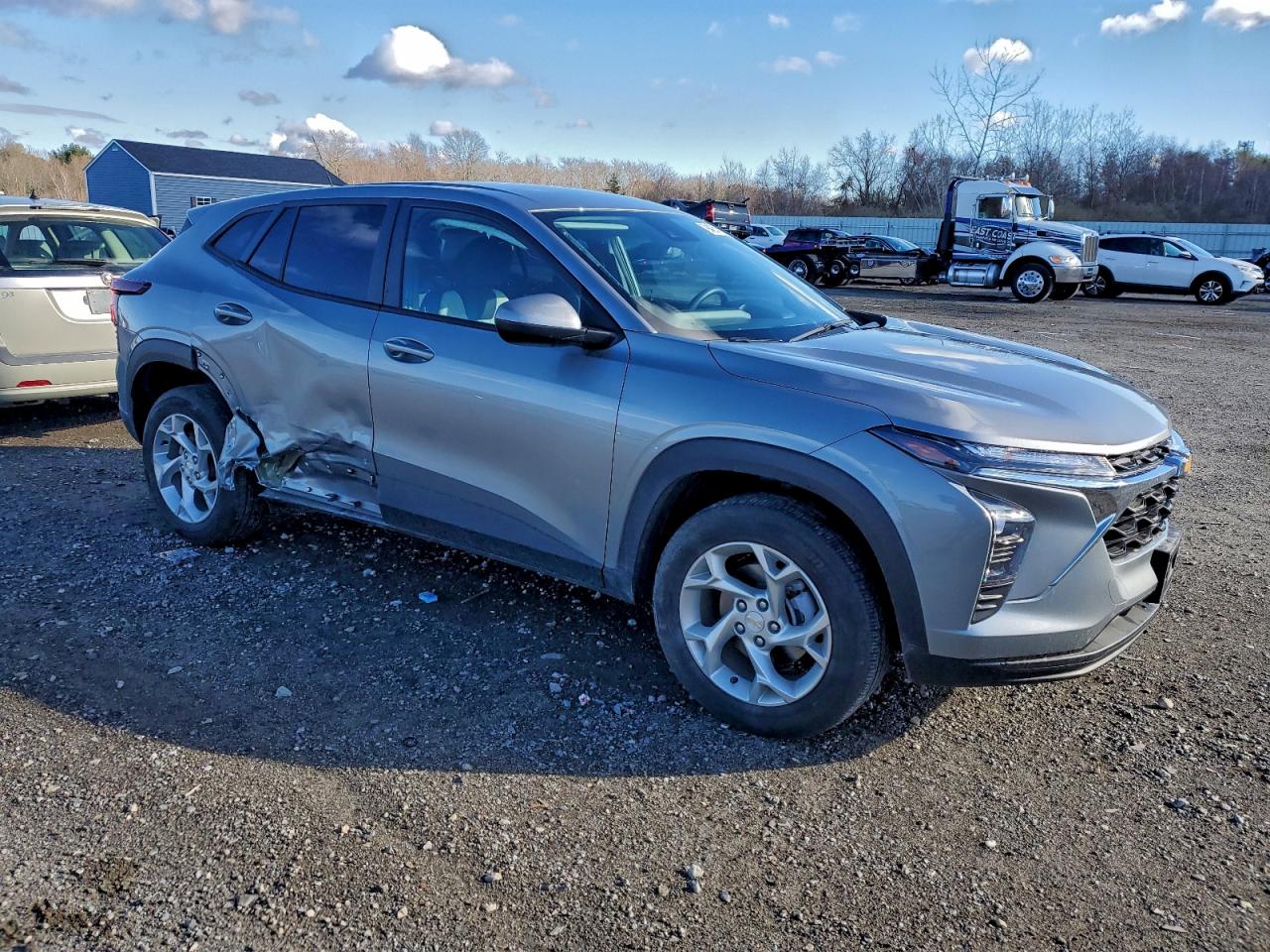 Chevrolet Trax Ls Image 2