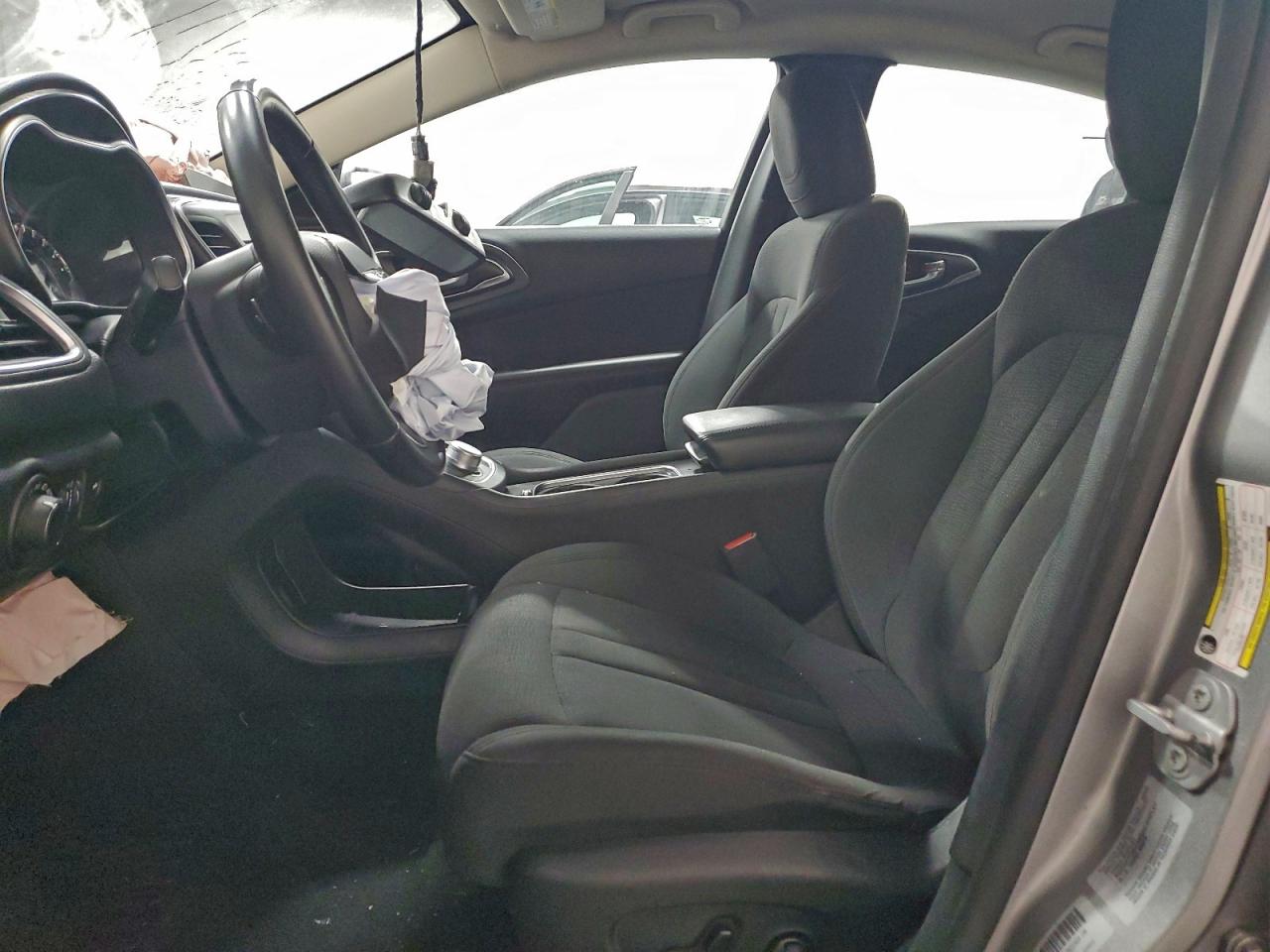 Chrysler 200 Lx Image 5