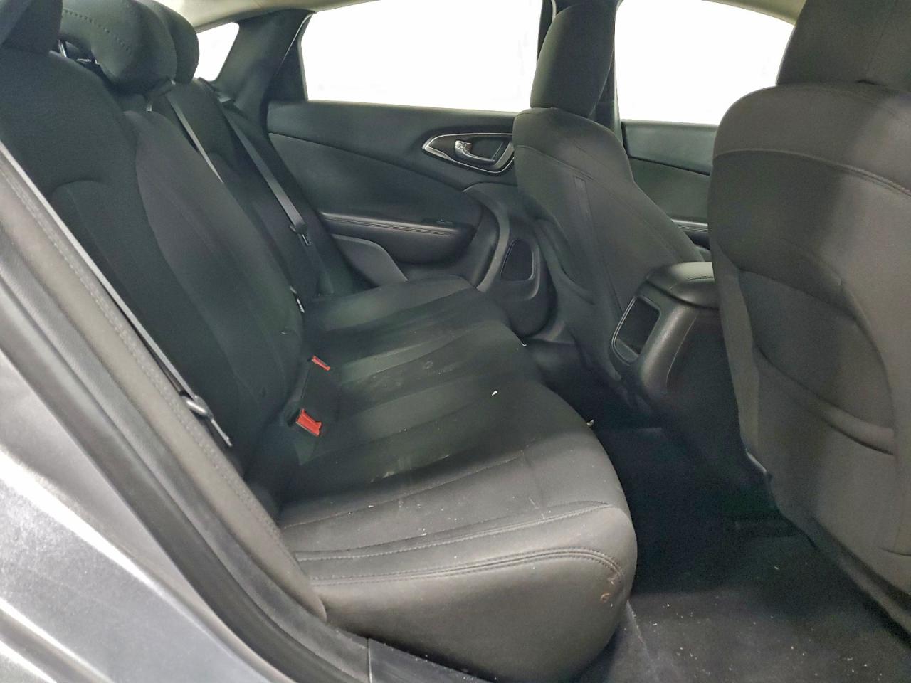 Chrysler 200 Lx Image 6