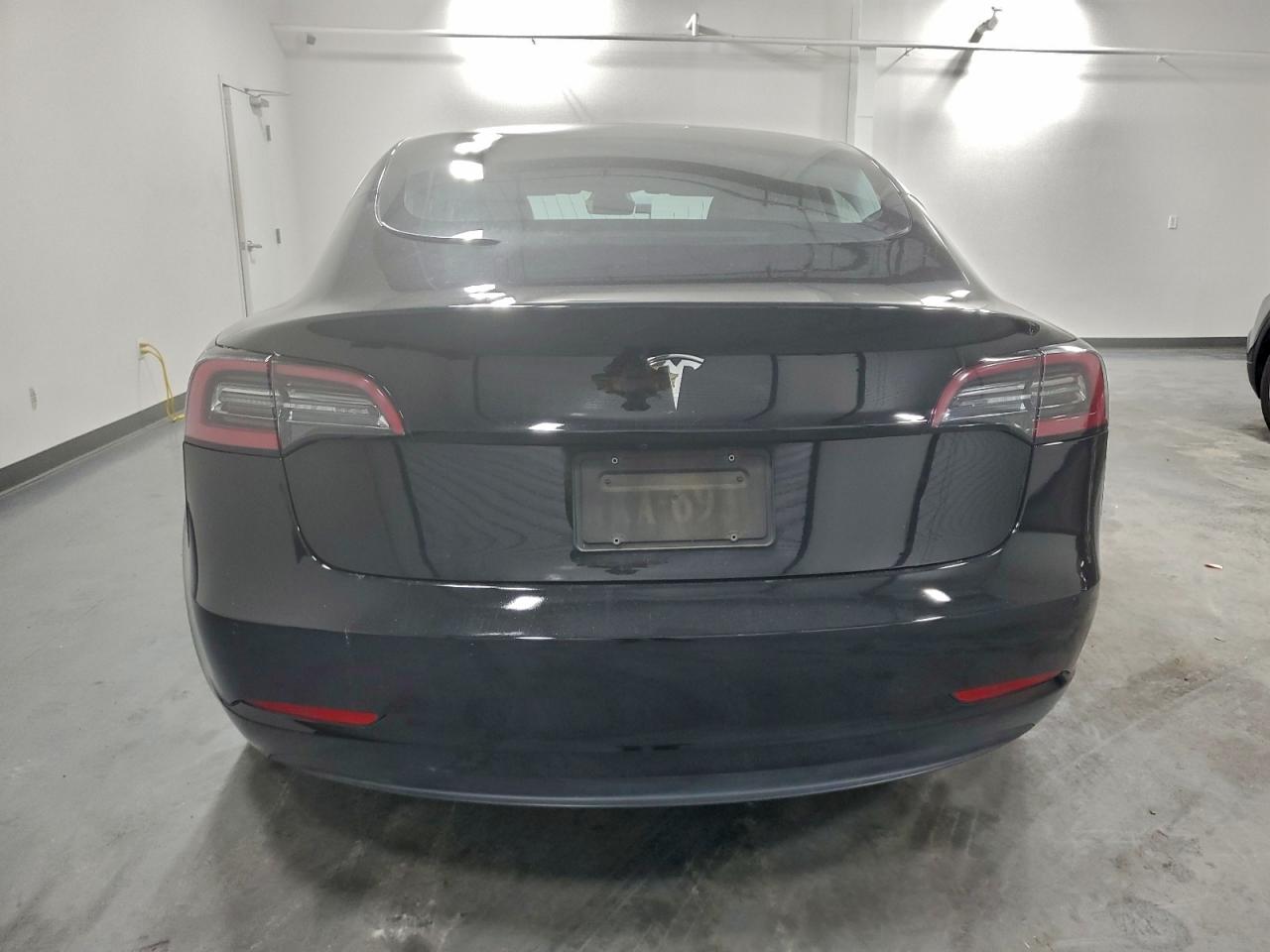 Tesla Model 3 Image 10