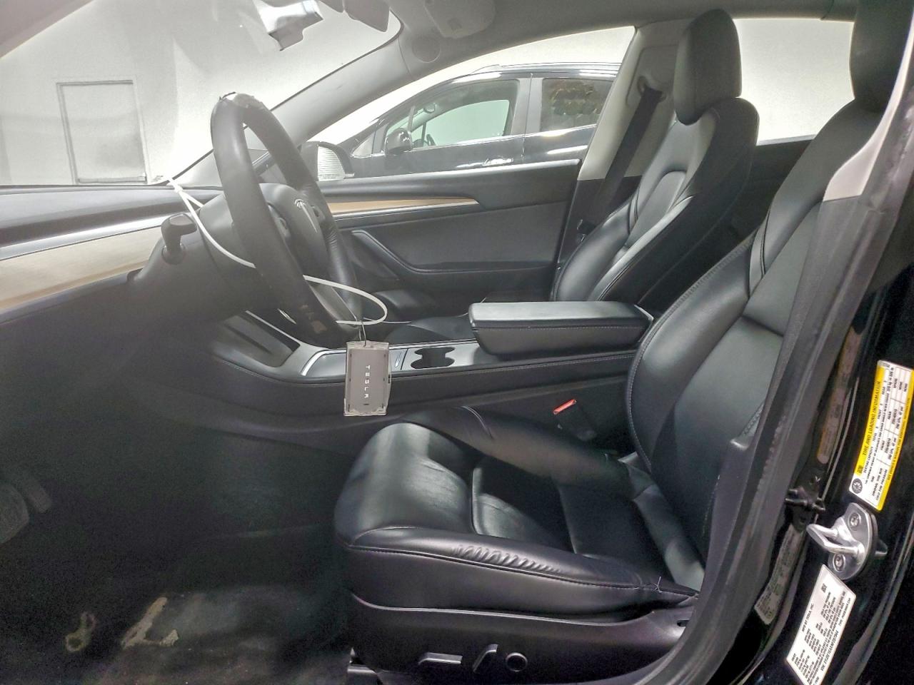 Tesla Model 3 Image 5