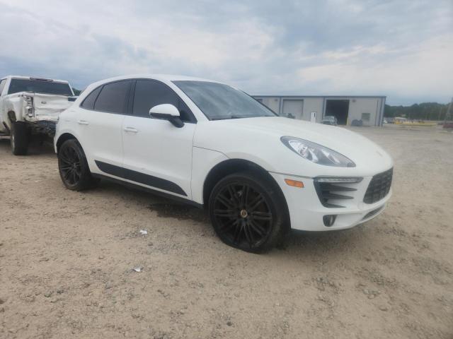 Porsche Macan S Image 10