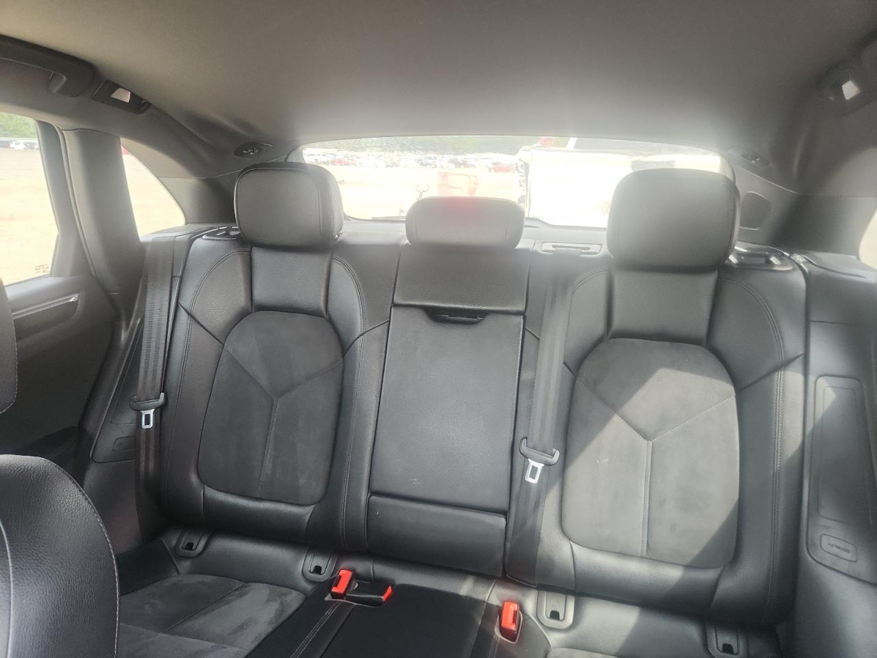 Porsche Macan S Image 4