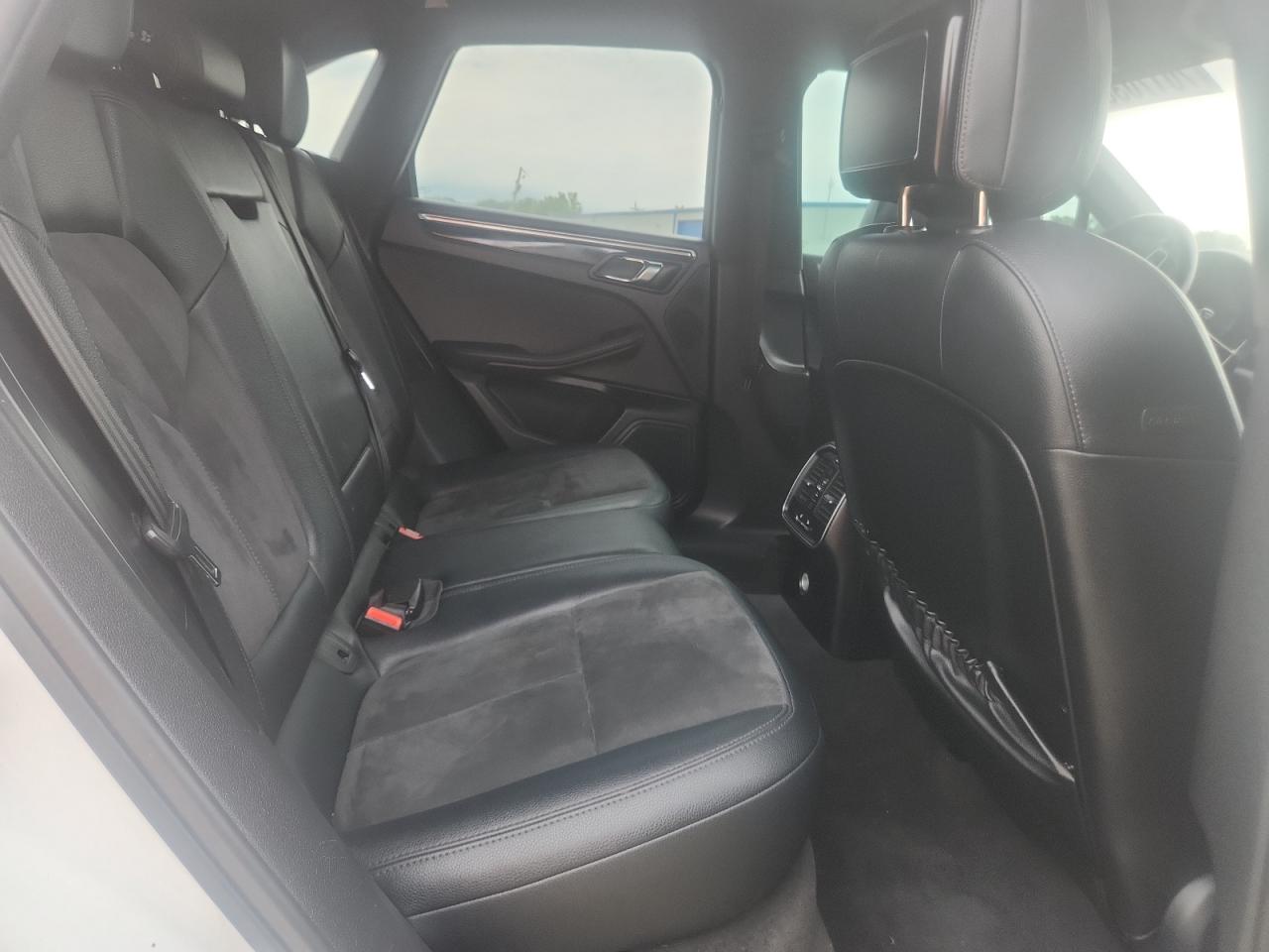 Porsche Macan S Image 7