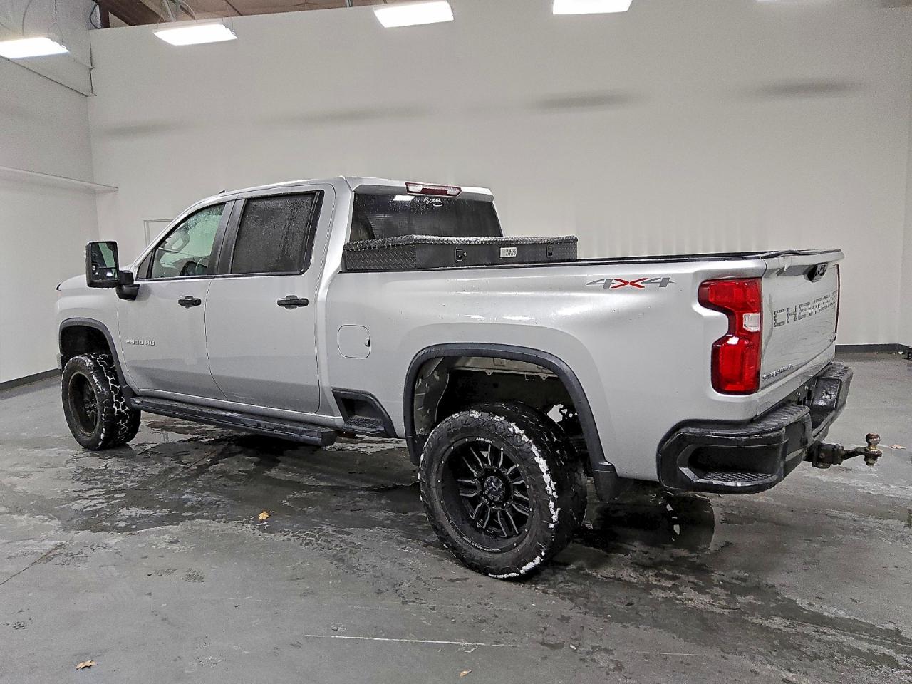 Chevrolet Silverado K2500 Custom Image 3