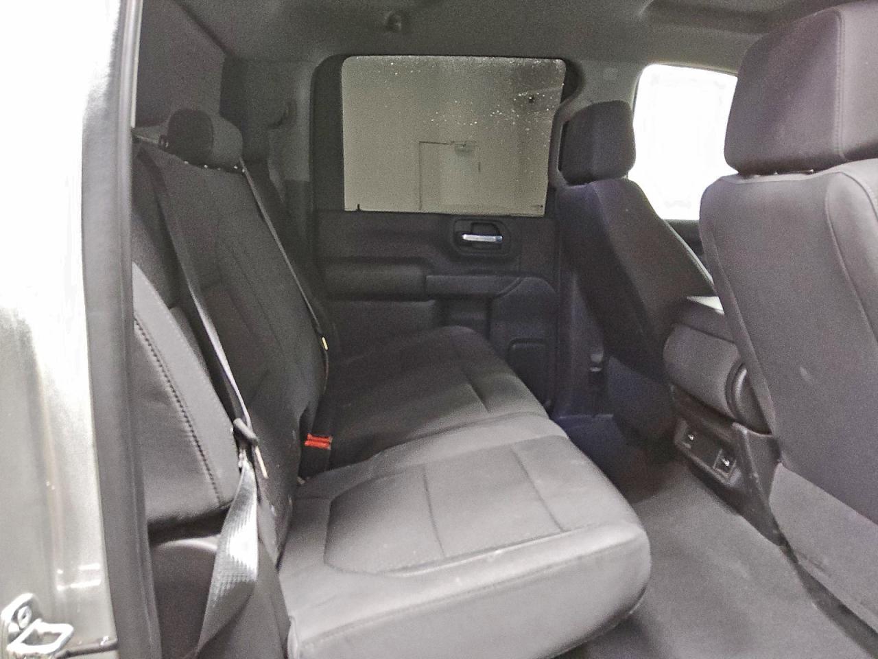 Chevrolet Silverado K2500 Custom Image 9