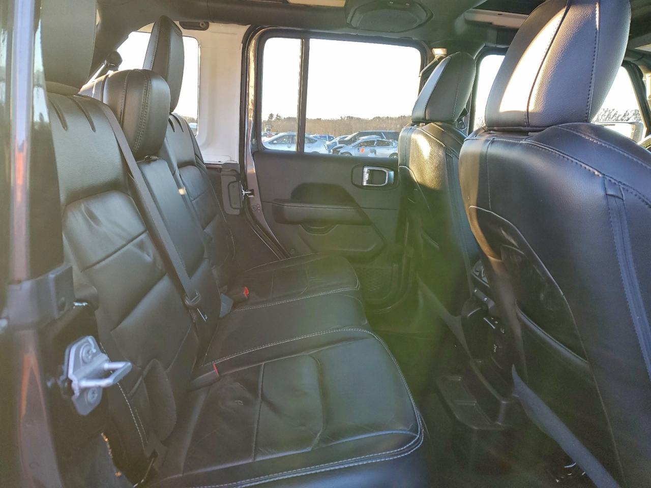 Jeep Wrangler Sahara Image 3