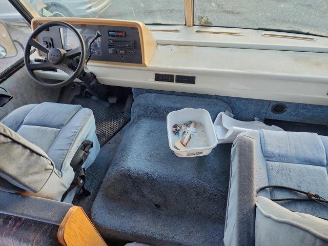 Chevrolet P30 Image 8