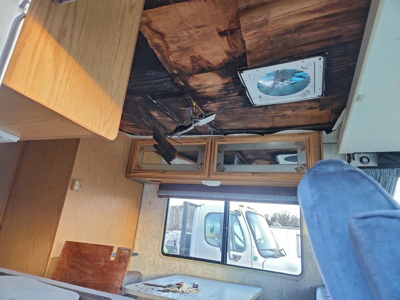 Chevrolet P30 Image 9