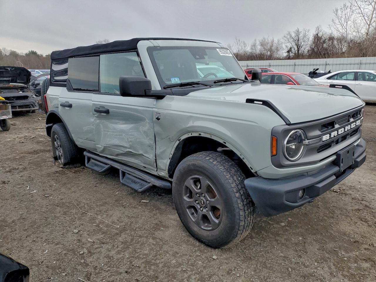 Ford Bronco Base Image 12