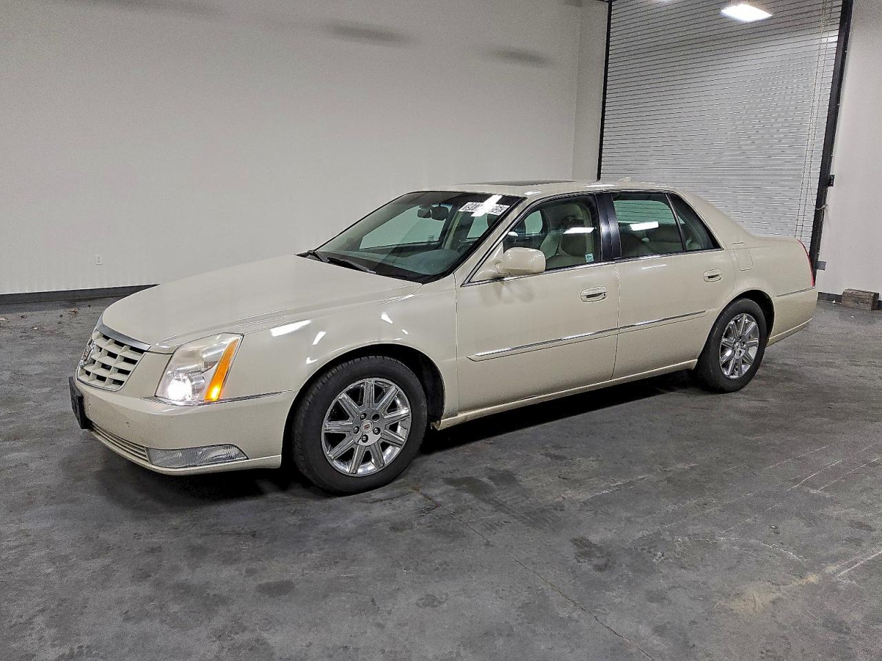 Cadillac DTS Premium Collection Image 1