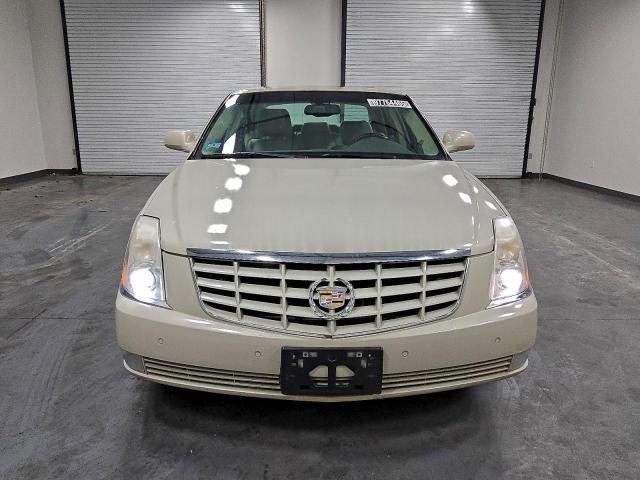 Cadillac DTS Premium Collection Image 3