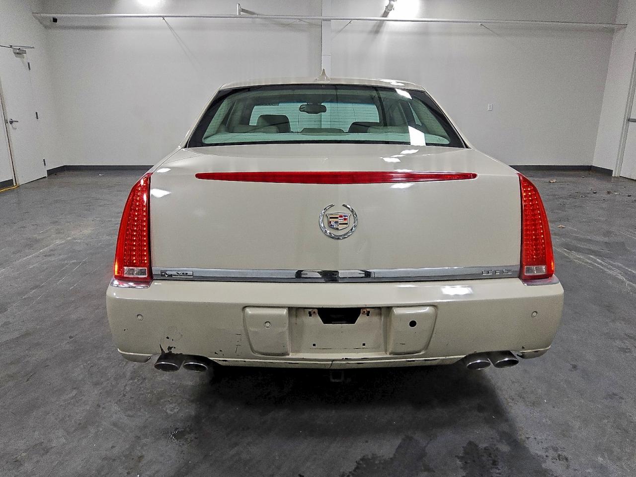 Cadillac DTS Premium Collection Image 10