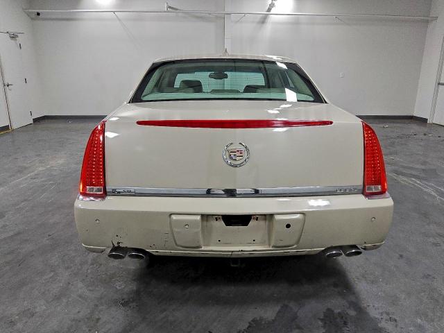 Cadillac DTS Premium Collection Image 10