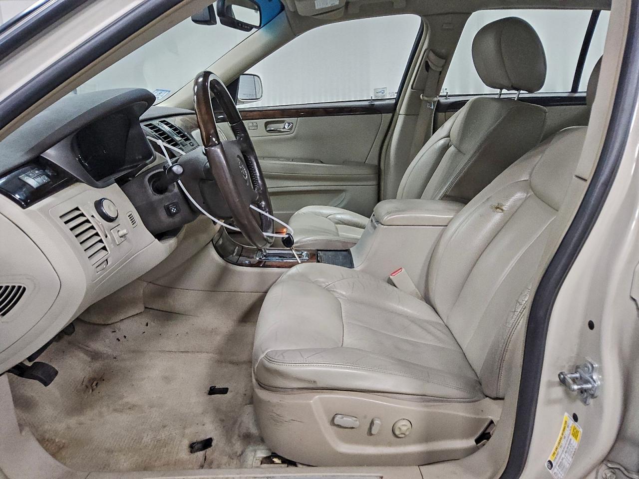 Cadillac DTS Premium Collection Image 5