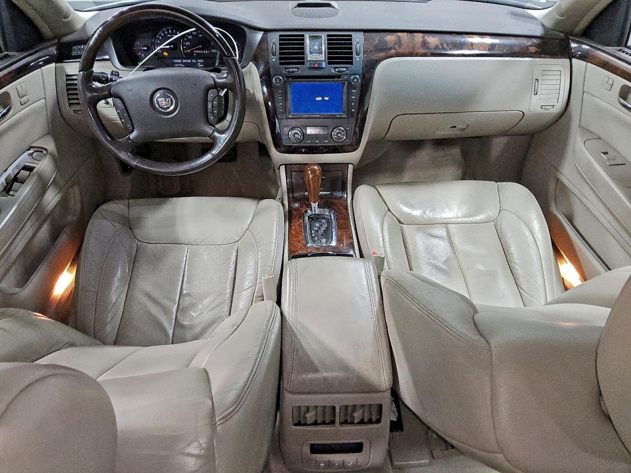 Cadillac DTS Premium Collection Image 8