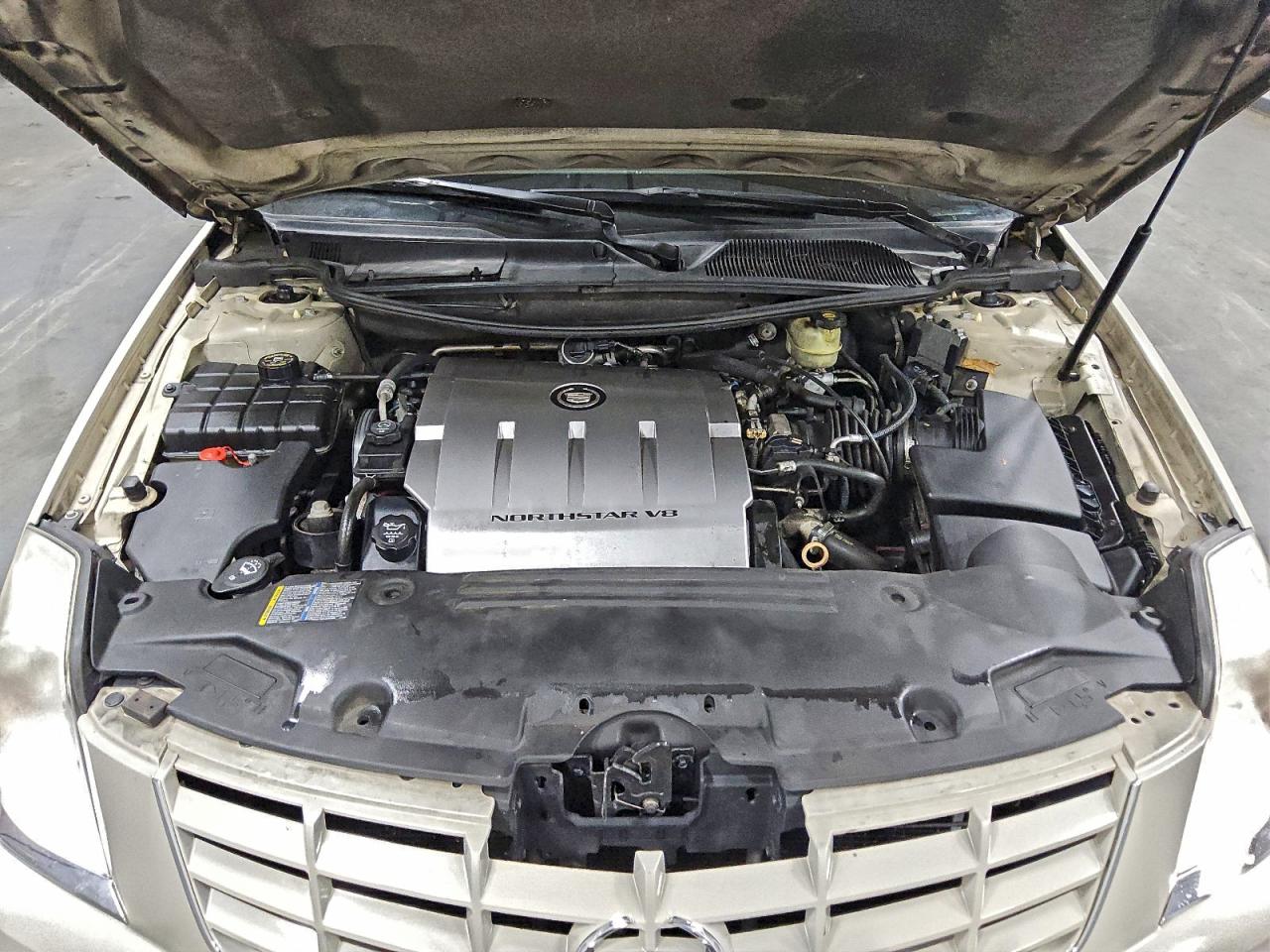 Cadillac DTS Premium Collection Image 12