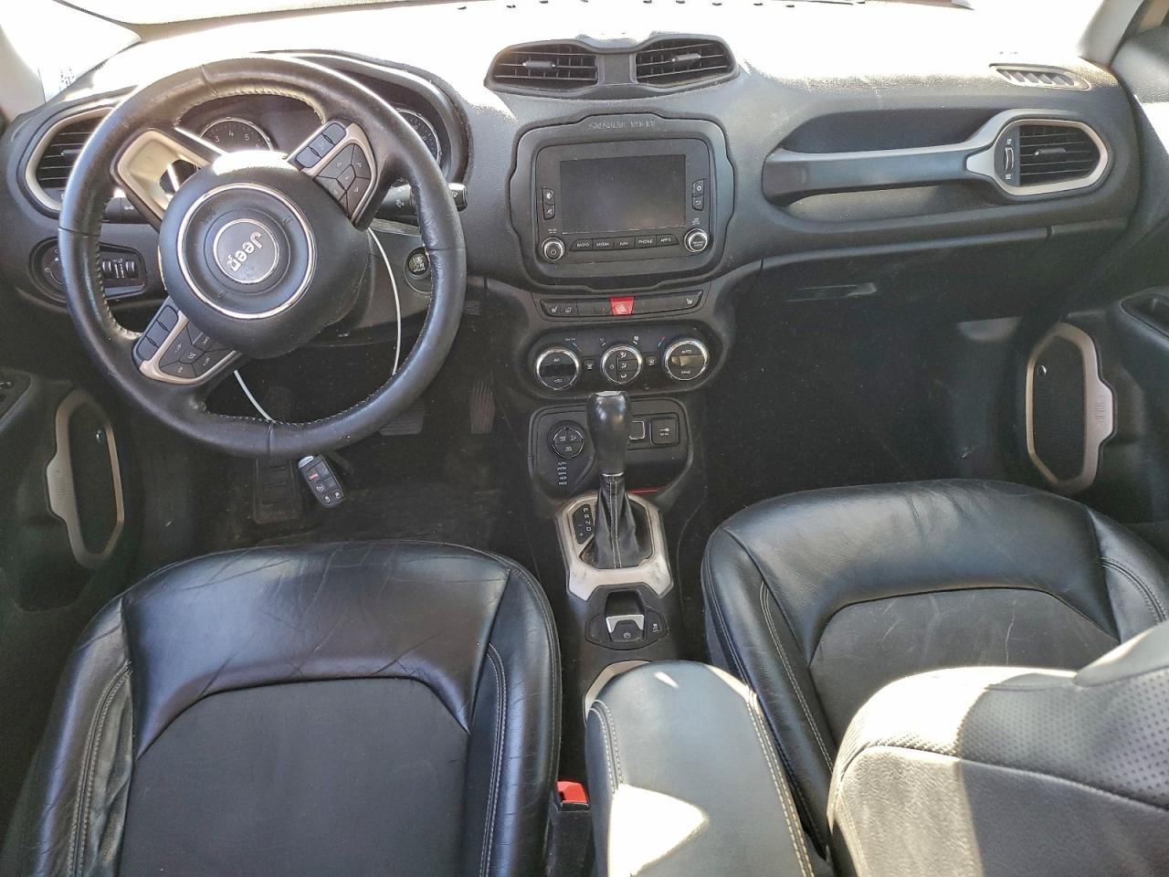 Jeep Renegade Trailhawk Image 8