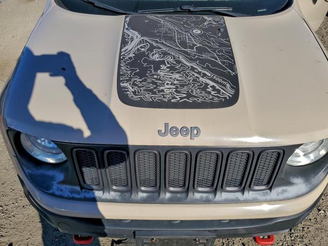 Jeep Renegade Trailhawk Image 12
