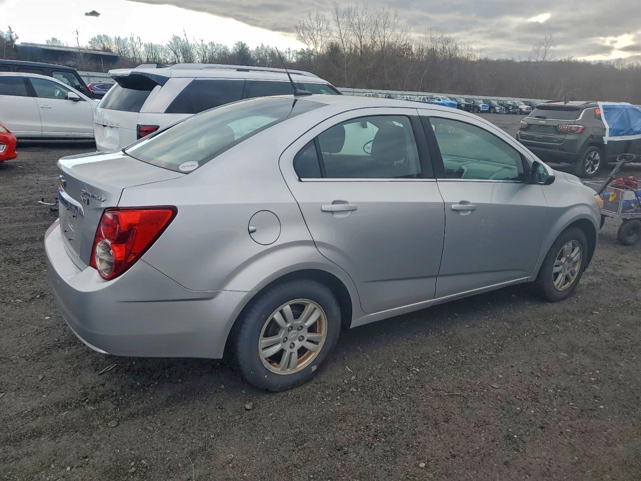 Chevrolet Sonic Lt Image 2