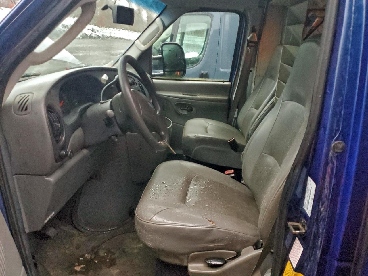 Ford Econoline E350 Super Duty Cutaway Van Image 5