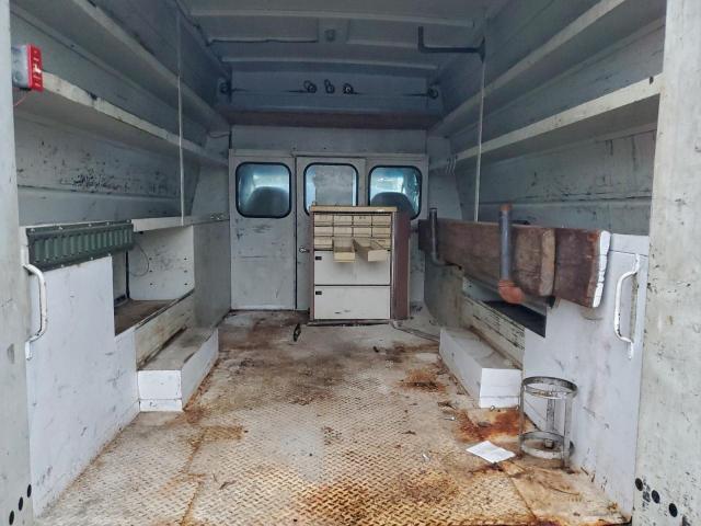 Ford Econoline E350 Super Duty Cutaway Van Image 7