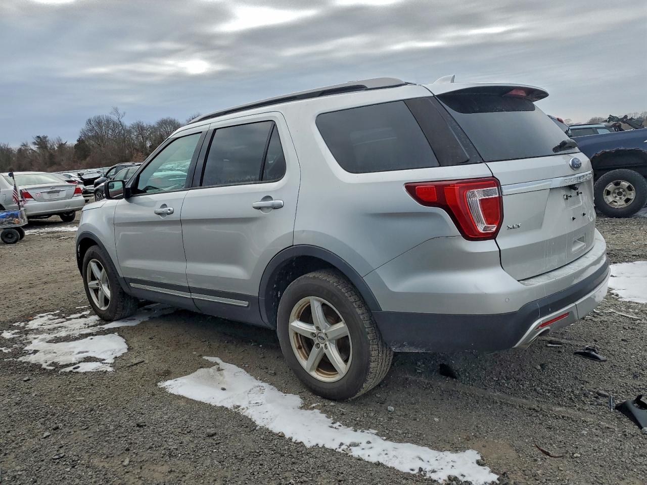 Ford Explorer Xlt Image 2
