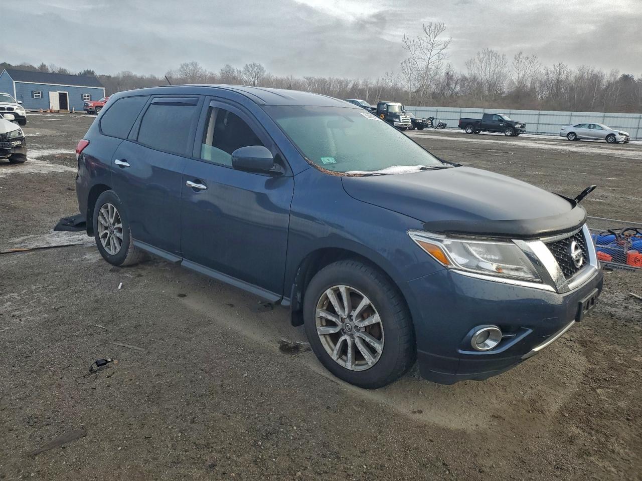 Nissan Pathfinder S Image 2