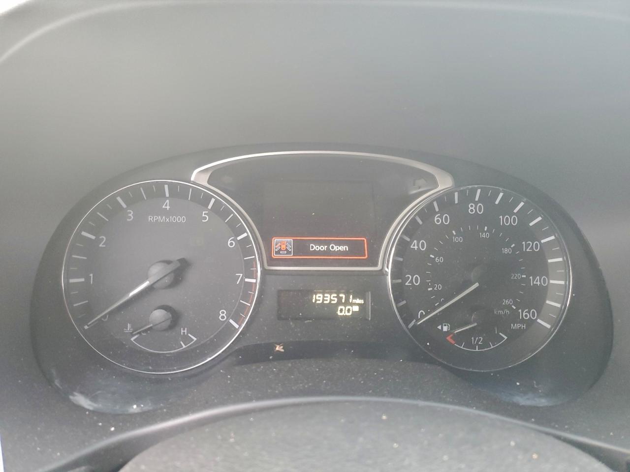 Nissan Pathfinder S Image 4