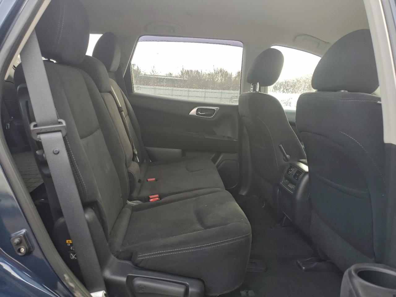 Nissan Pathfinder S Image 9