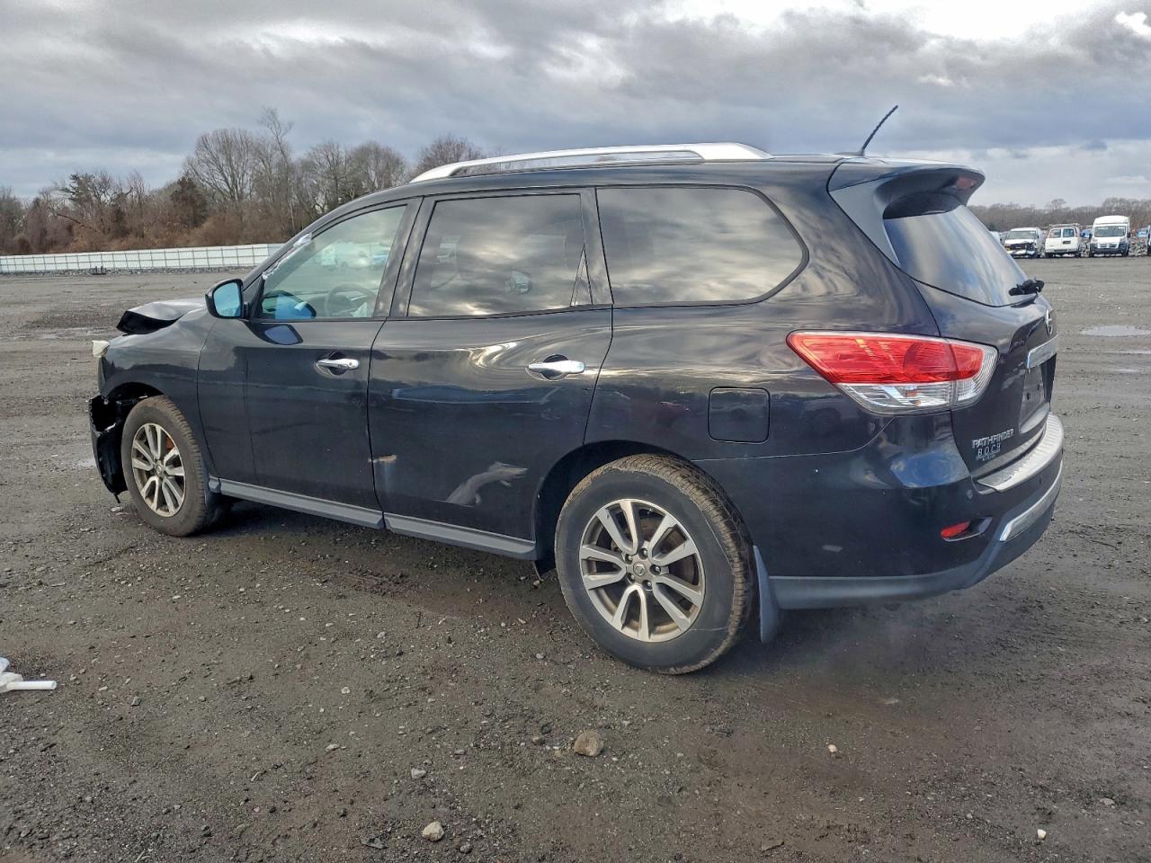 Nissan Pathfinder S Image 2