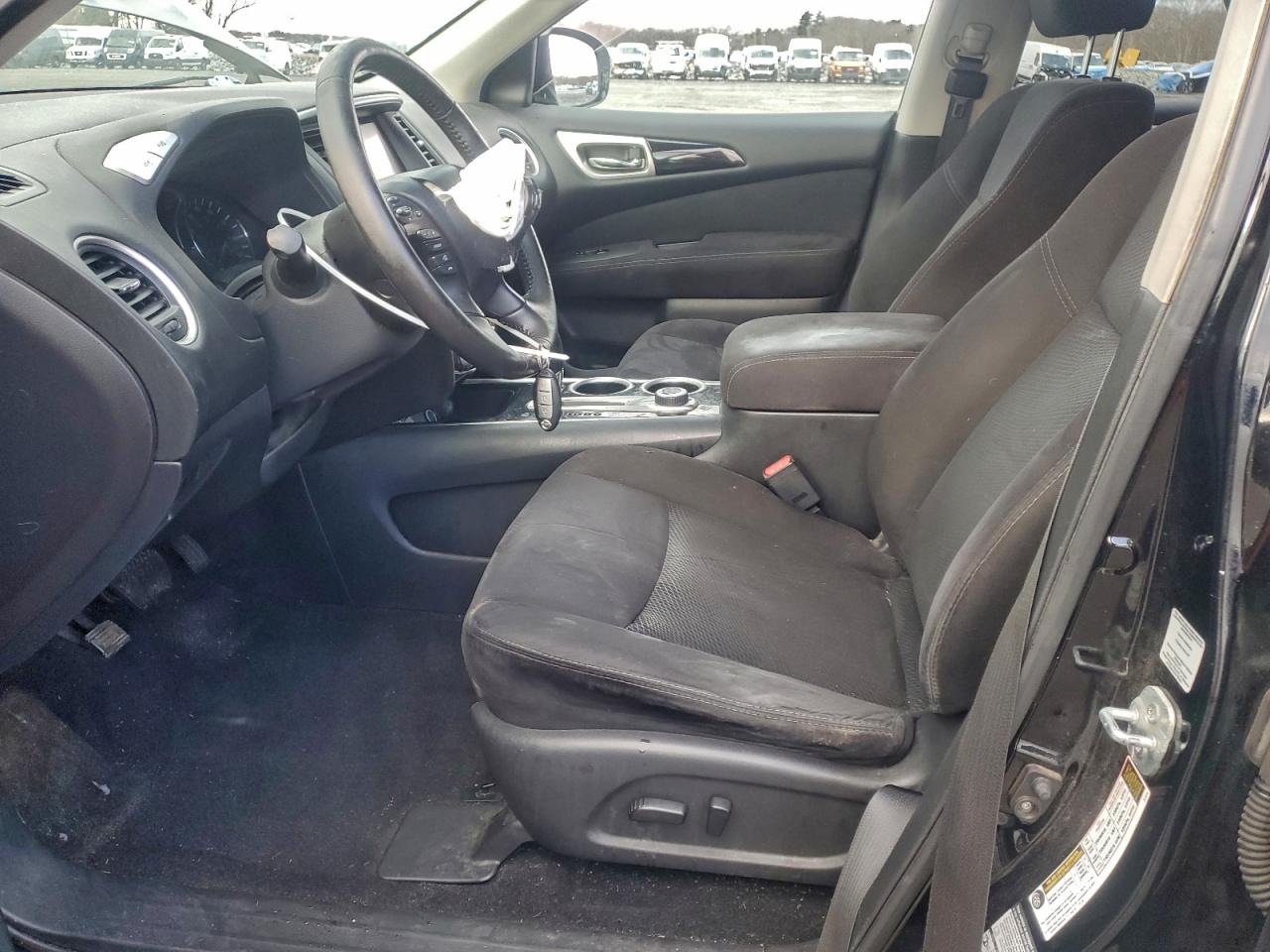 Nissan Pathfinder S Image 6