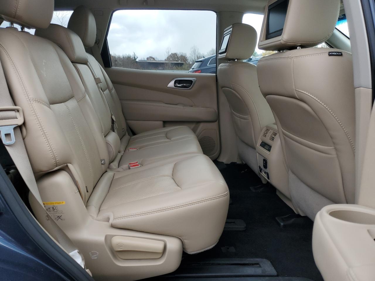 Nissan Pathfinder S Image 8