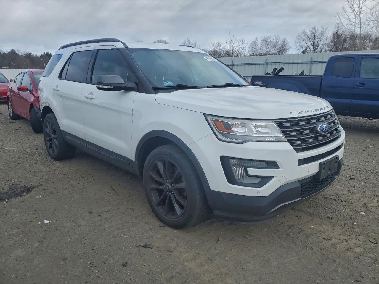 Ford Explorer Xlt Image 4