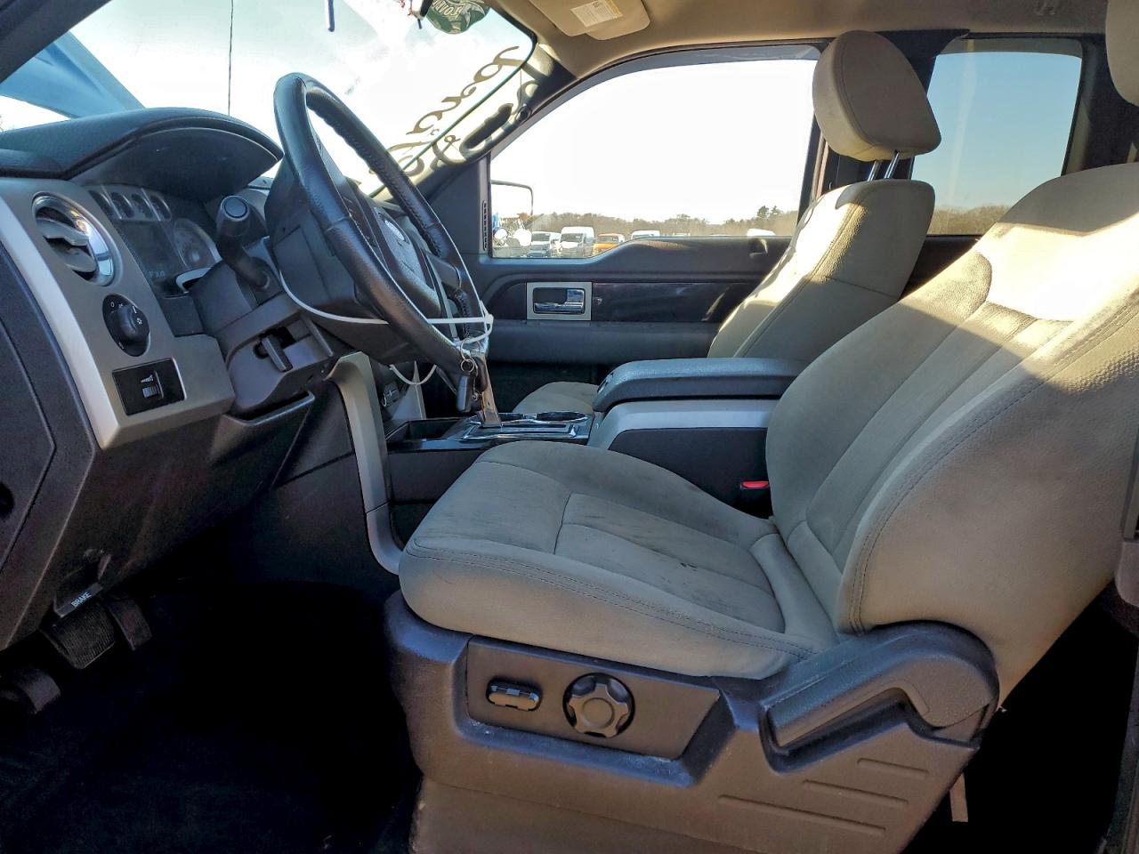 Ford F-150 Super Cab Image 6