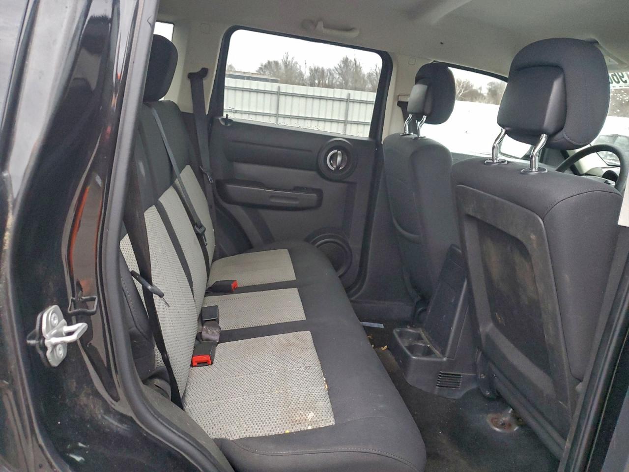 Dodge Nitro Se Image 9