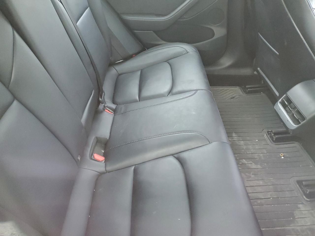 Tesla Model 3 Image 9