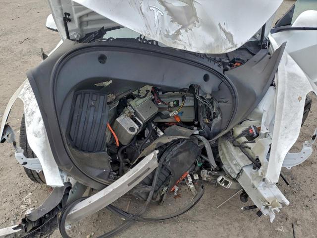 Tesla Model 3 Image 5