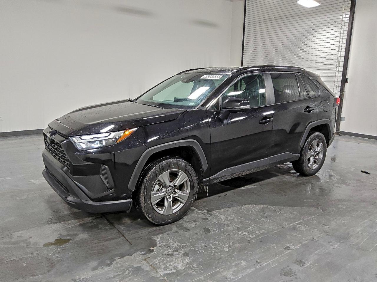 Toyota RAV4 Xle Image 1