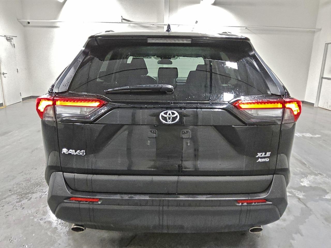Toyota RAV4 Xle Image 13