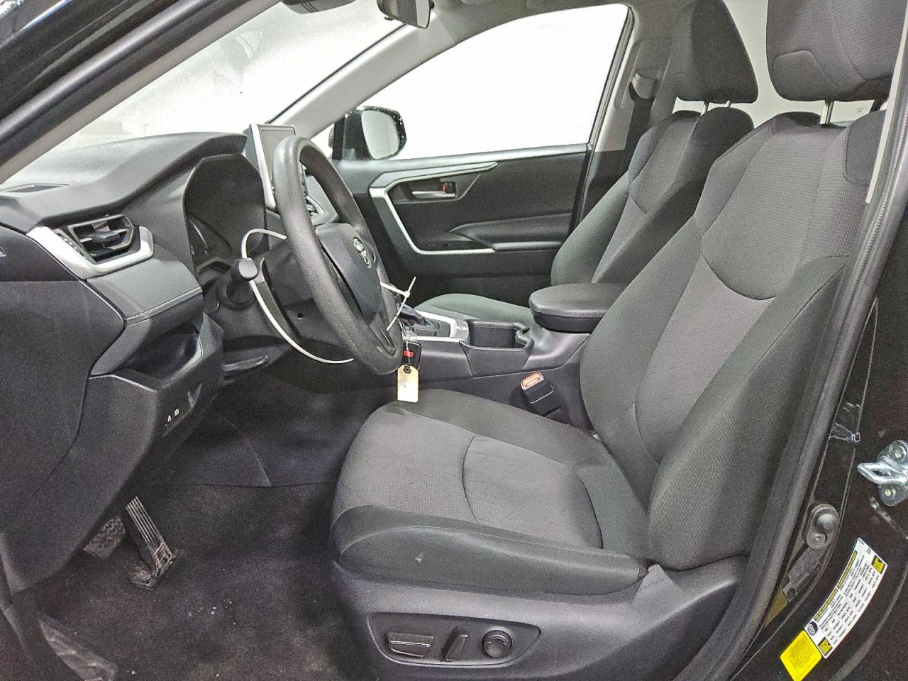 Toyota RAV4 Xle Image 6