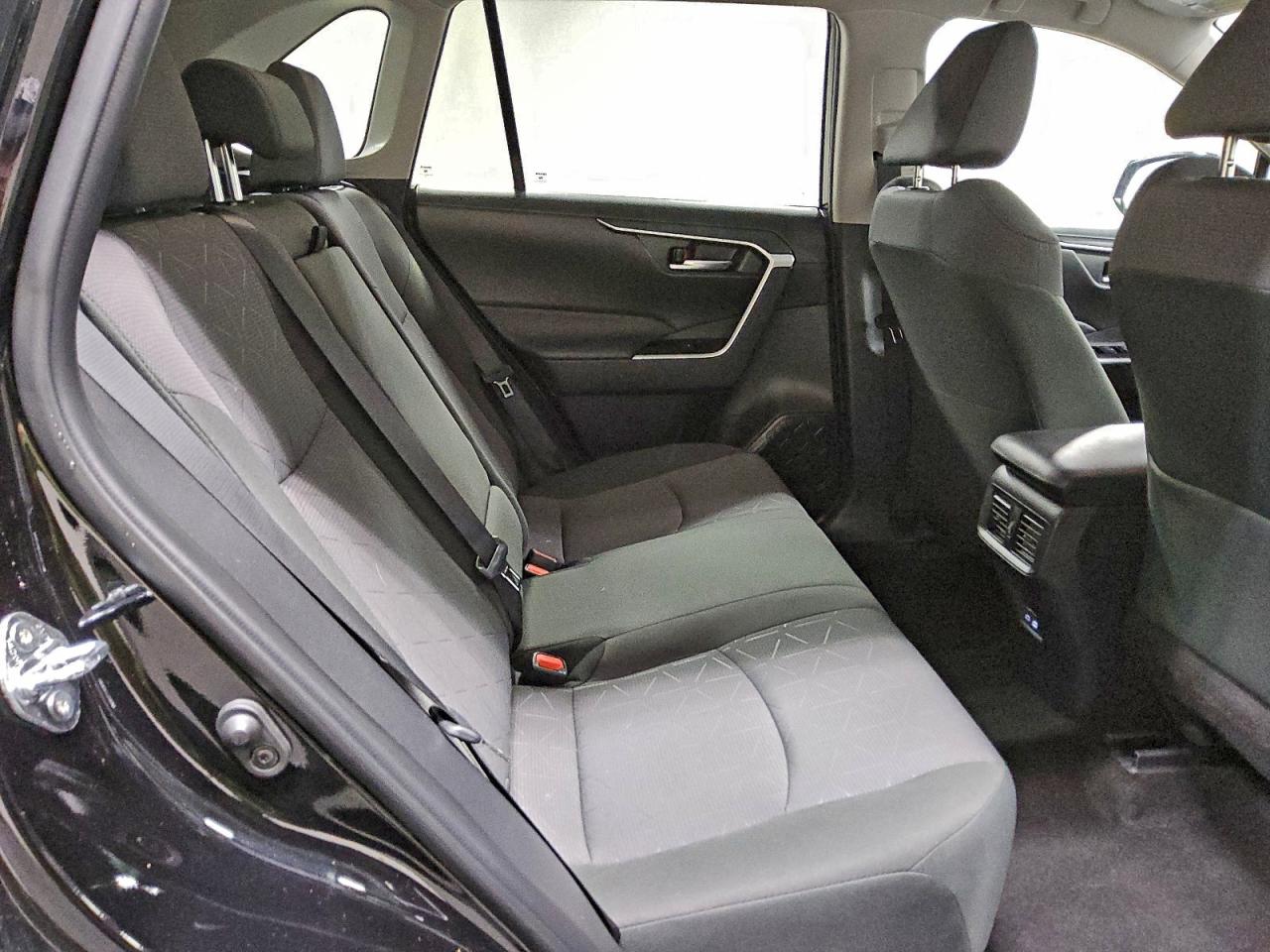 Toyota RAV4 Xle Image 9