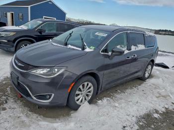  Salvage Chrysler Pacifica