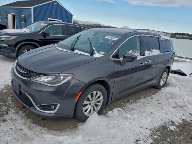  Salvage Chrysler Pacifica