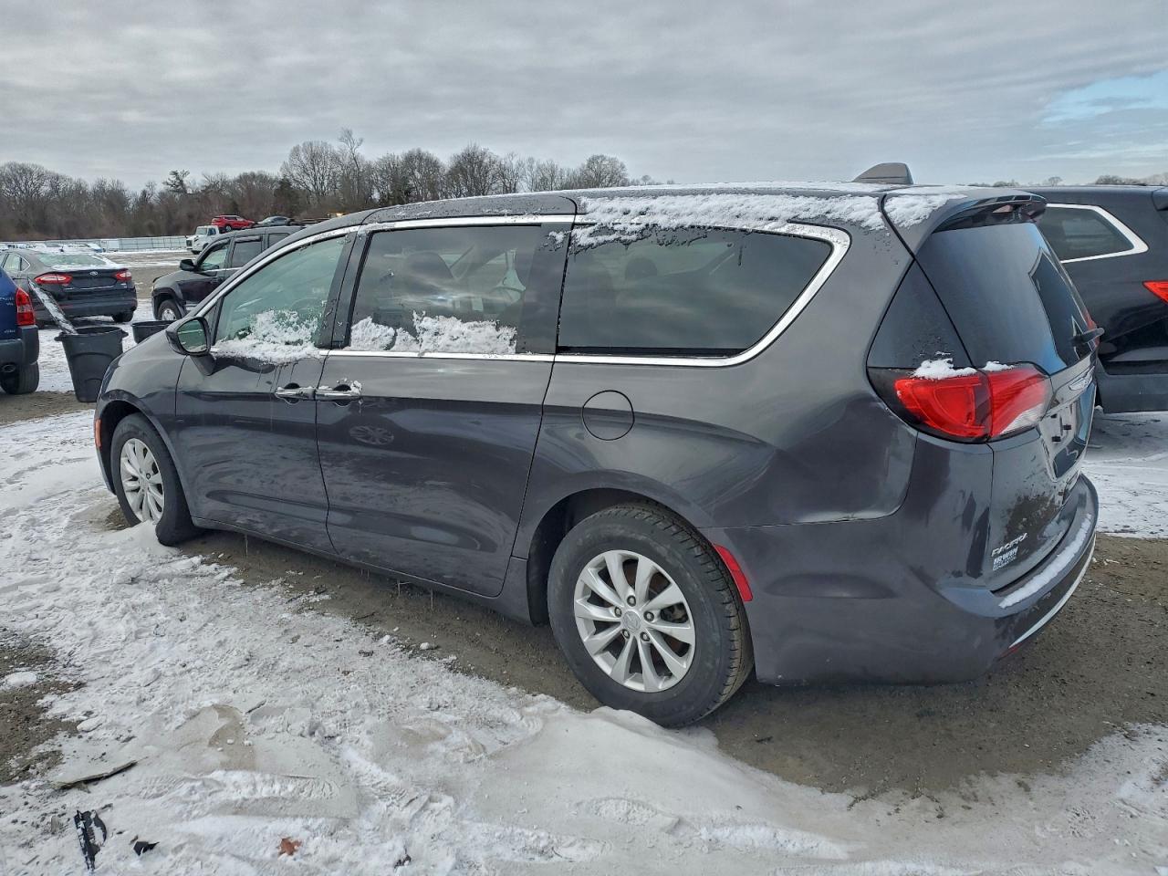 Chrysler Pacifica Touring Plus Image 5