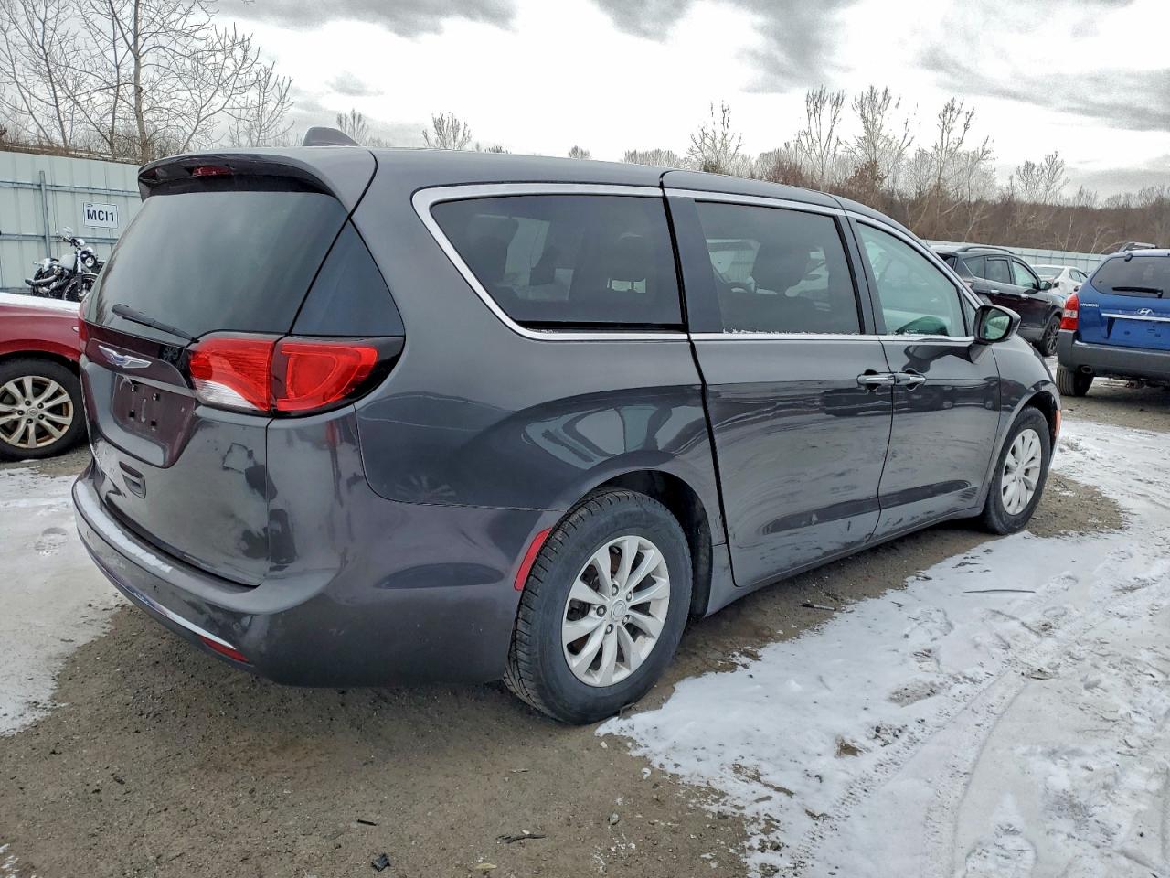 Chrysler Pacifica Touring Plus Image 6