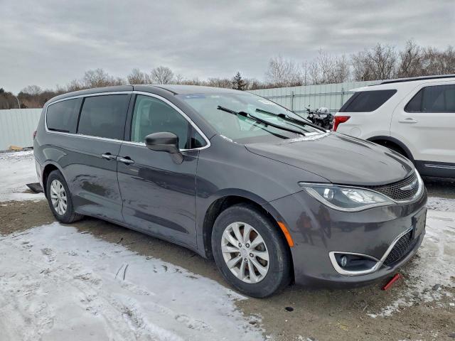 Chrysler Pacifica Touring Plus Image 2