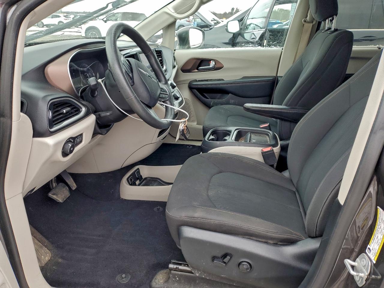 Chrysler Pacifica Touring Plus Image 9